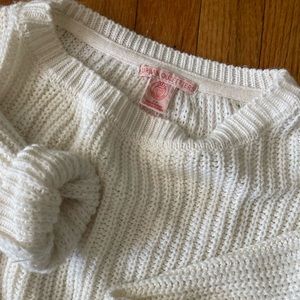 URBAN OUTFITTERS SWEATER